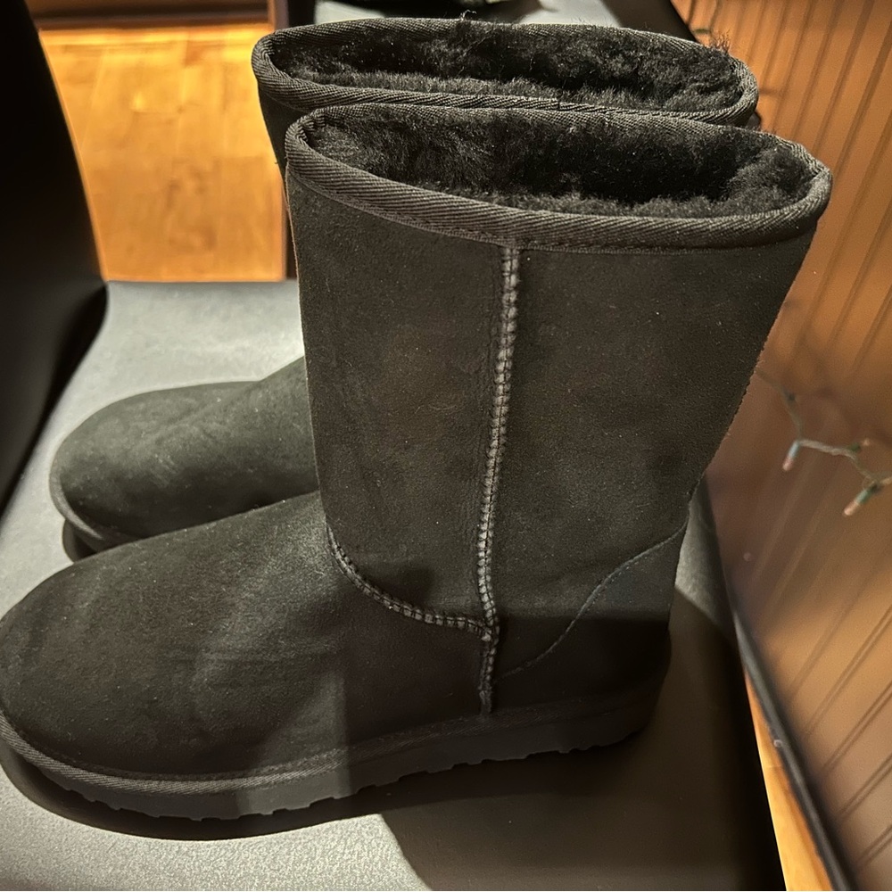 UGG boots black size 9, never worn